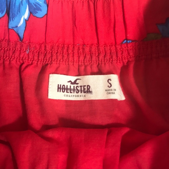 ❌SOLD❌ Hollister Red and Blue Floral Tiered Mini Skirt - Picture 8 of 8